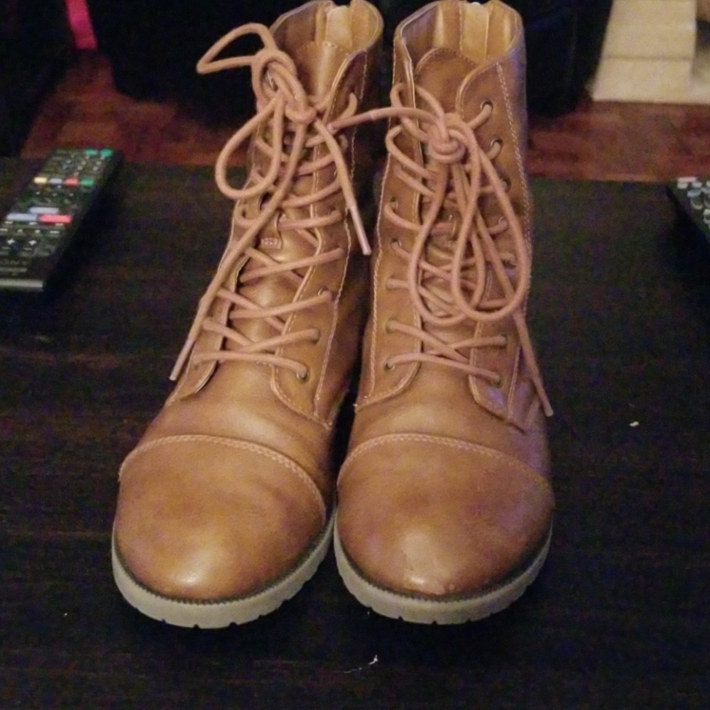 Girls boots